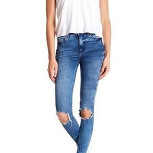 ❤️Free People Busted Knee Skinny Jeans